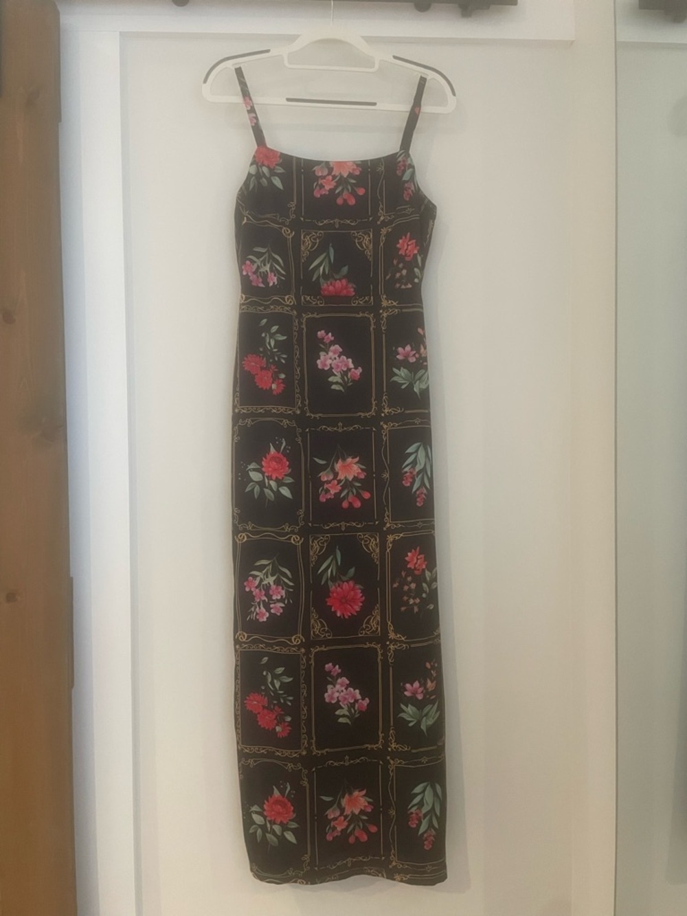 Taylor Floral Square-Print Black Maxi Dress sitze 2